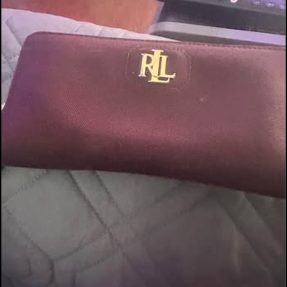 Ralph Lauren large burgundy wallet made with vinyl on the outside and real leath - Picture 1 of 9